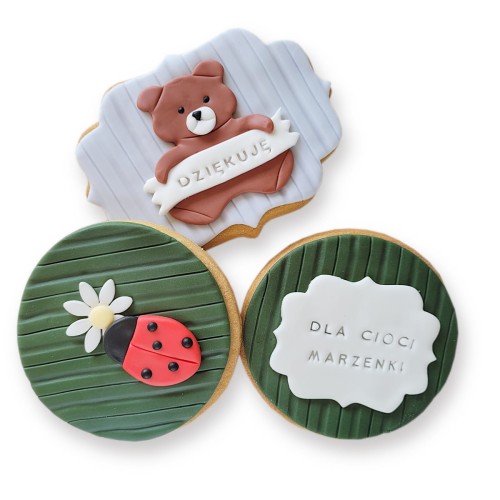KUKI-R1584 Zestaw 3 ciastek lukrowanych Biedronka sq1200 LQW.jpg