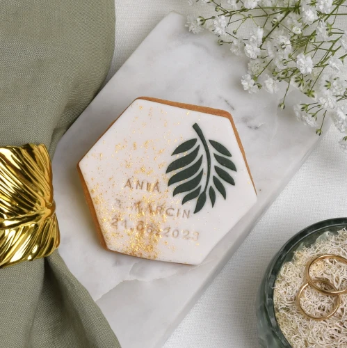 Ciasteczko lukrowane z motywem roślinnym