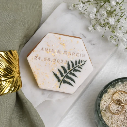 KUKI-W1637 Ciastko lukrowane Heksagon z motywami roślinnymi Botanica 10.webp