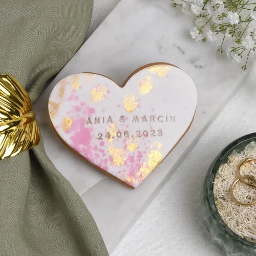 Ciastko lukrowane akwarela i złoto