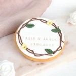 Ciastko lukrowane z kwiatowym wiankiem Wesele