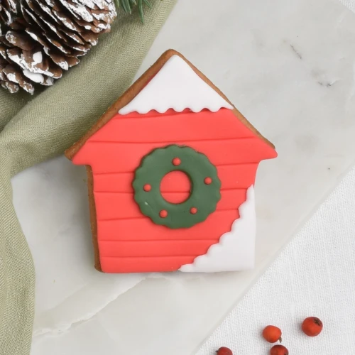 KUKI-W2046 Ciastko lukrowane Domek Czerwony z wieńcem.webp