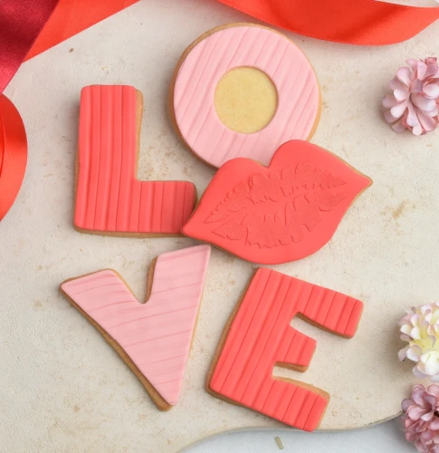 KUKI-R0136 Zestaw 5 ciastek lukrowanych LOVE.webp