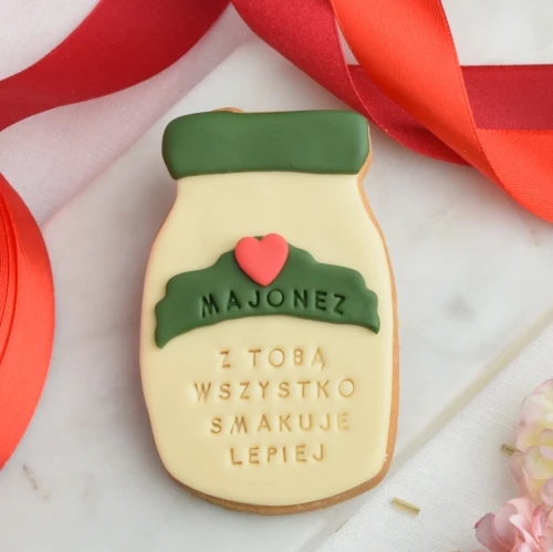 Ciasteczko maślane w kształcie słoiczka majonezu. Nietypowy prezent na walentynki
