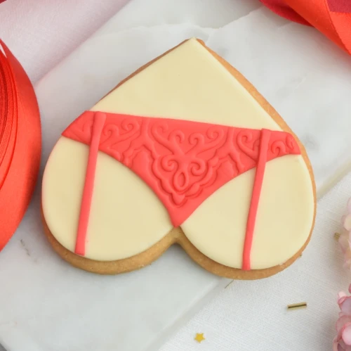 Ciasteczka na Walentynki: koronkowe majtekczki