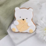 Biały Miś z beżowym serduszkiem i literką