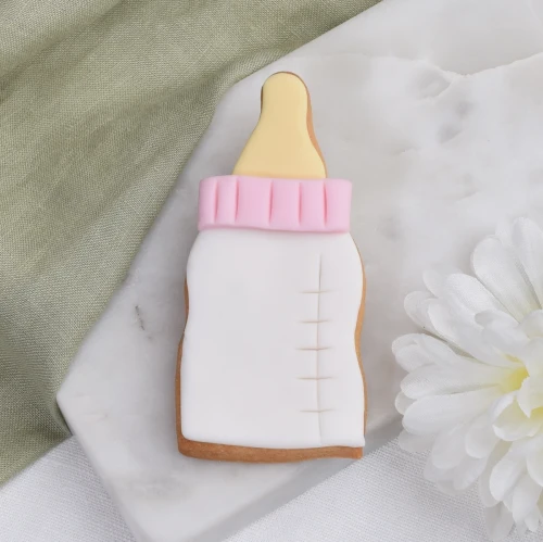 Ciasteczko w kształcie butelki dziecięcej na Baby Shower.