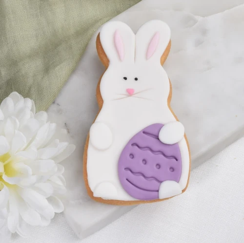 Ciasteczko zajączek wielkanocny z pisanką.