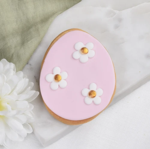 Ciasteczko lukrowane w kształcie pisanki.