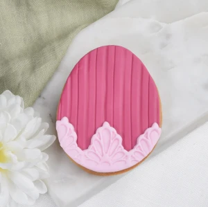 Ciastko lukrowane Pisanka Paski i koronka Burgund