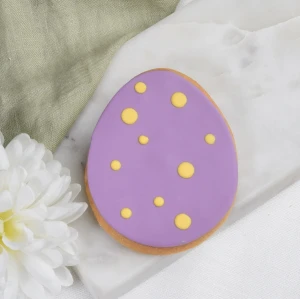 Ciastko lukrowane Pisanka Fioletowa w żółte kropeczki