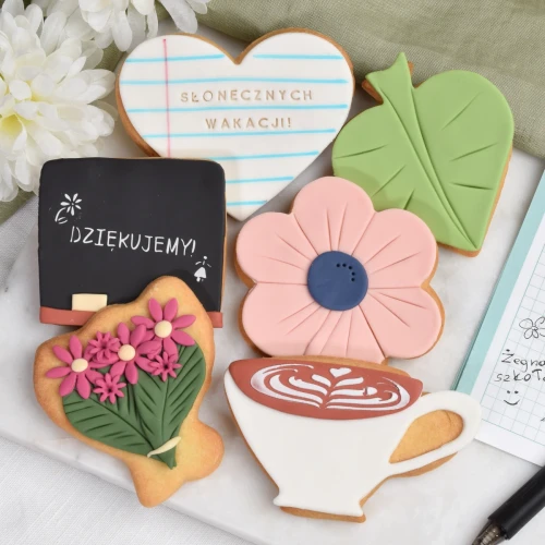 Zestaw ciasteczek maślanych na zakończenie roku szkolnego.