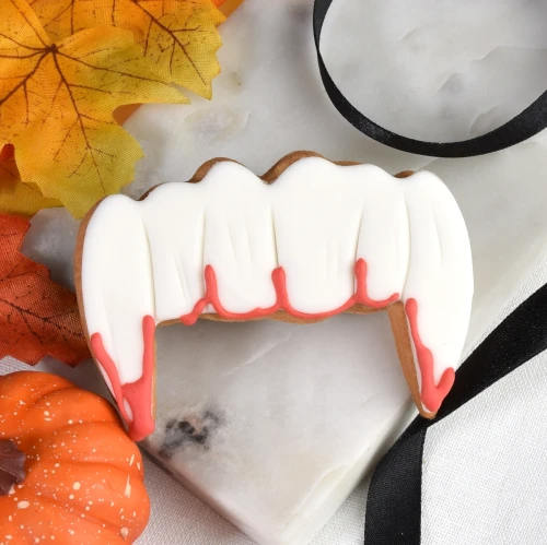 Ciastko lukrowane zęby wampira