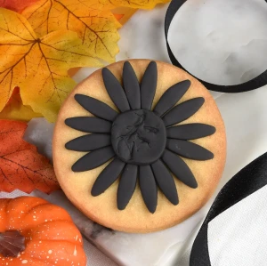Ciastko lukrowane Czarny Kwiatek