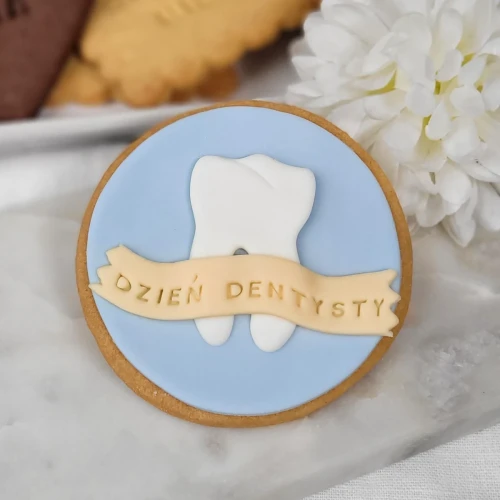 Ciasteczko z motywem ząbka z okazji Dnia Dentysty.