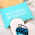 Ciasteczko z napisem słodkiego wyjazdu