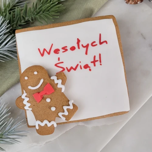 Pierniczek z życzeniami i zdobnym mini ciasteczkiem.