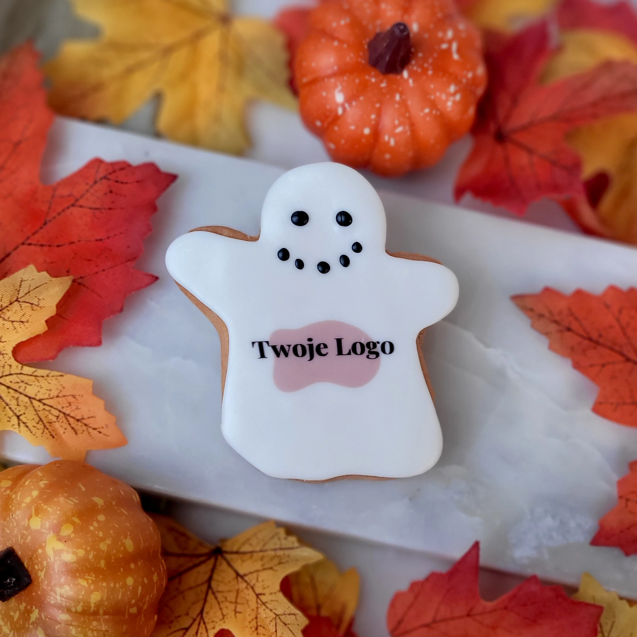 Ciastko na Halloween z logo duszek